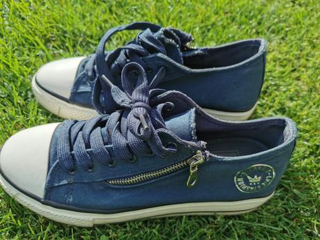 Platené tenisky, 39