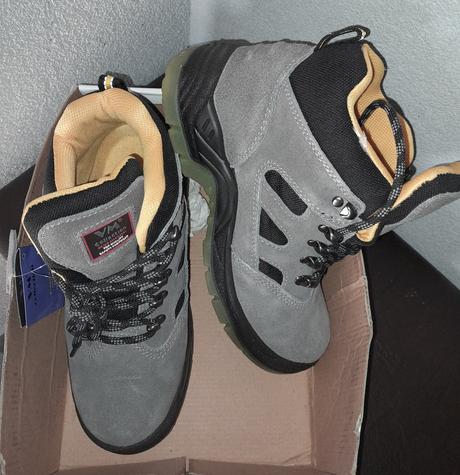 Nové pracovné topánky, 40