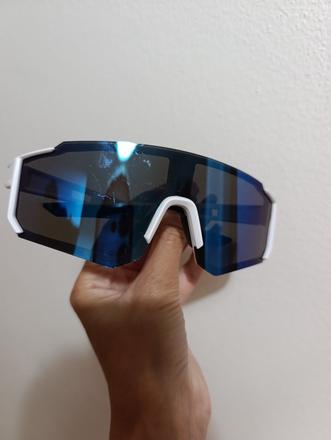 Športové okuliare,