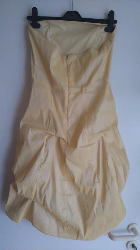 Spoločenské šaty v bledožltej až zlatistej farbe, m