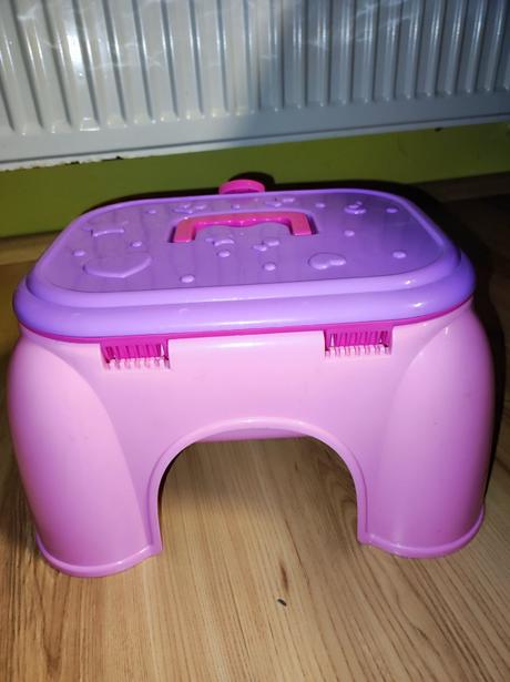 Stolček alebo kufrík pre bábiky, 
