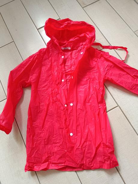 Červeny pršiplášť, 92