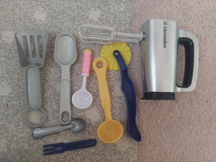 Náradie a mixér do detskej kuchynky,