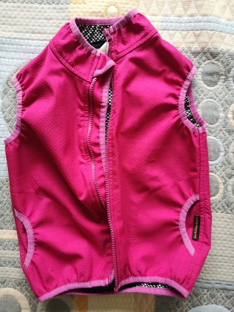 Outdoorová vesta, 92