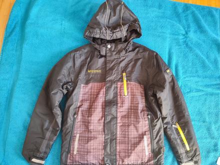 Zimna bunda aj na lyze, 164