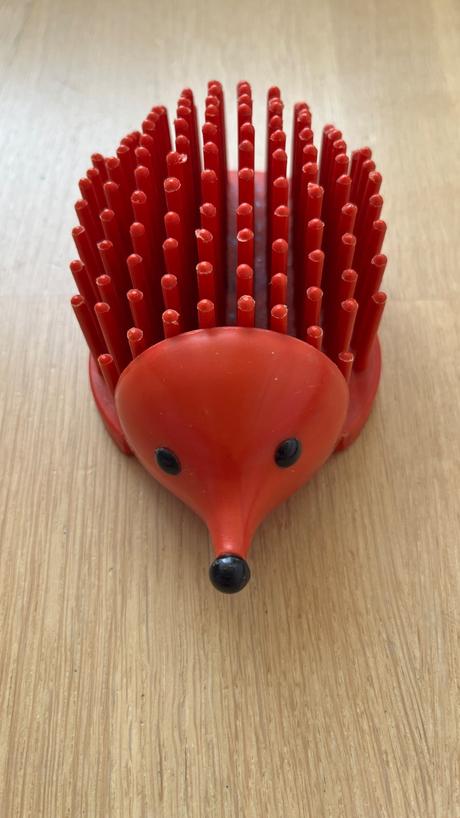 Retro - stojan na perá ježko,