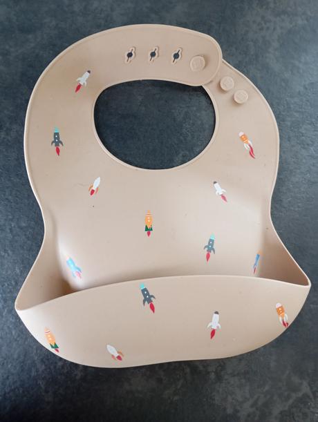 Mushie silikónový podbradnik, 