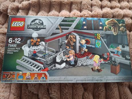 Lego útok velociraptora 75932,