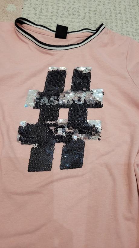 Tričko s pretacacimi flitrami, 152