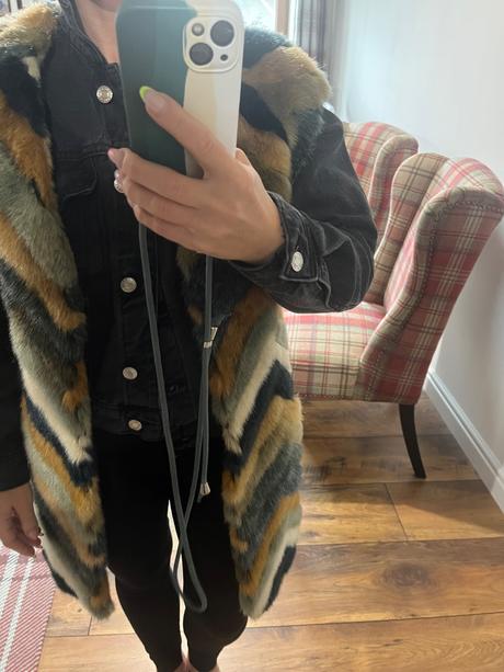 Dámska vesta značka urbancode veľkosť 8, s