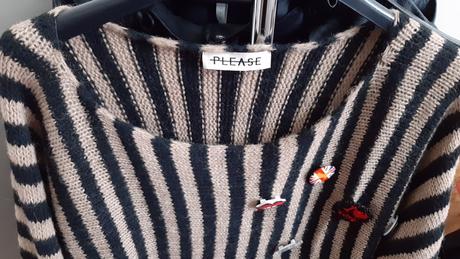 Please pulovrik s odznakmy, pleas,m