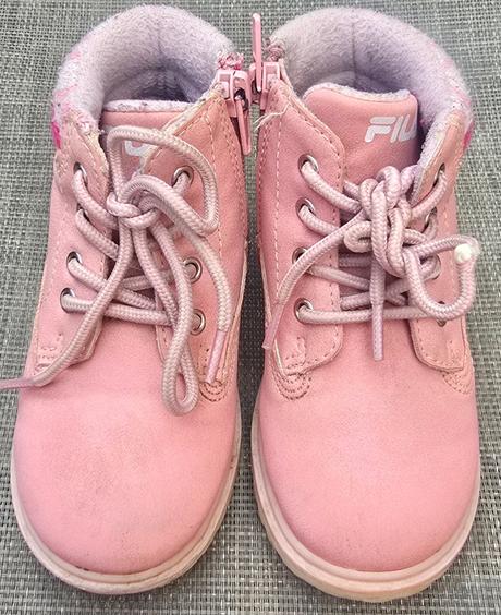 Poltopánky, fila,23