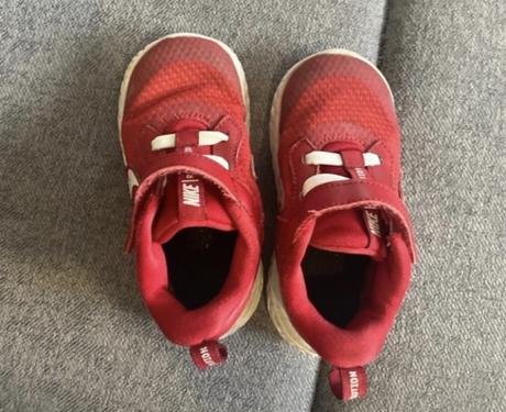 Ľahučké tenisky, nike,23