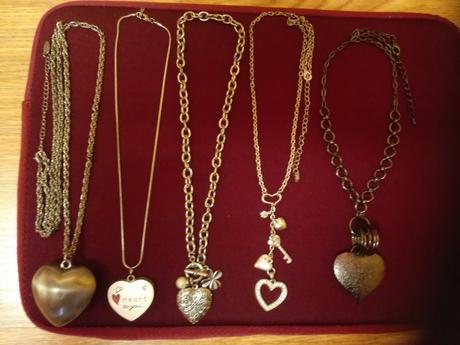 Náhrdelníky so srdiečkom,