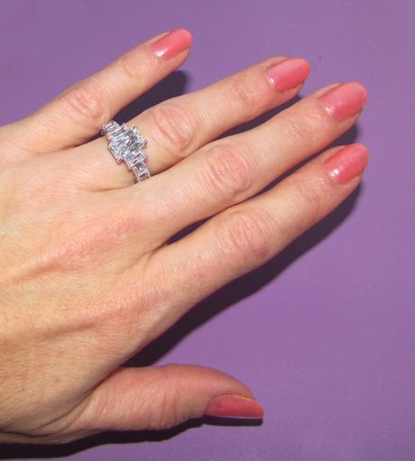 Dámsky prsteň s kryštálmi, 