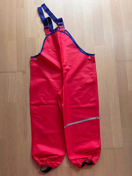 Nepremokavé nohavice, 110