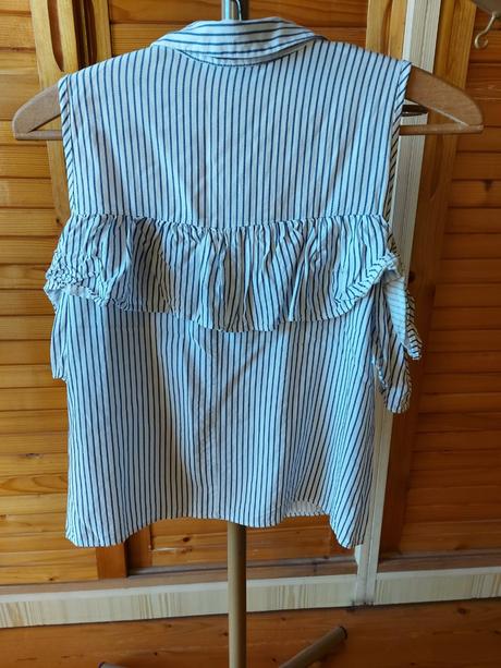 Pruhovaná blúzka bez rukávov s volánom, 36