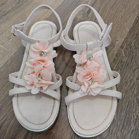 Krásne slávnostné sandalky, 35