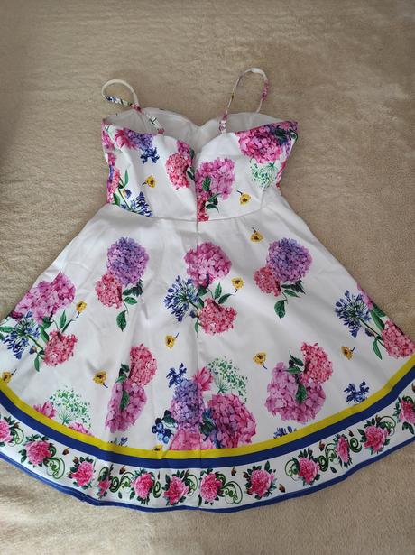 Romantické saty, 36