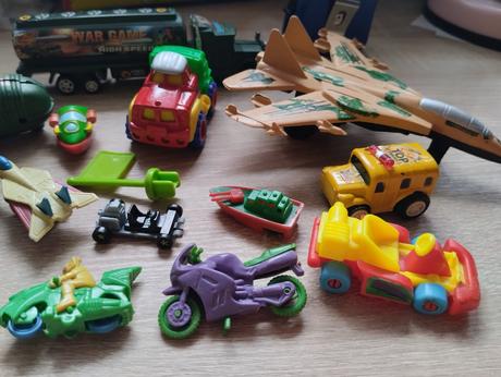 Mix hračiek,