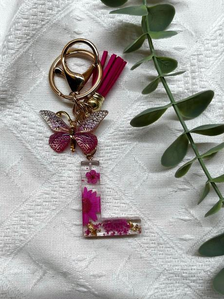 Ručne vyrobené živicové kľúčenky, 