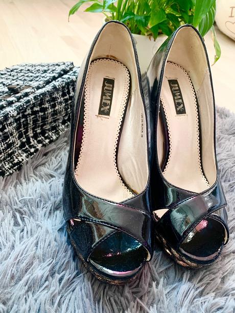 Čierne lakovane lodičky s otvorenou špičkou, 39