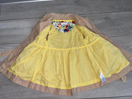 Dievčenský kabát, 98