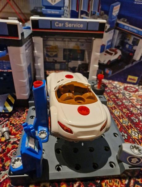 Bosch klein garáž, umyvárka, servis, 