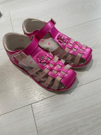 Sandálky, 28