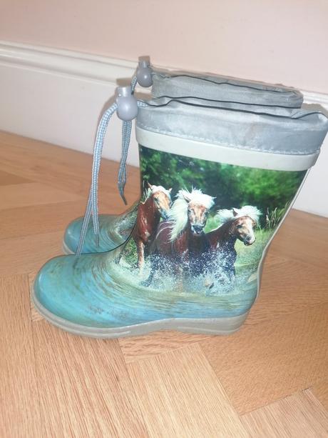 Dievčenské gumáky, 31