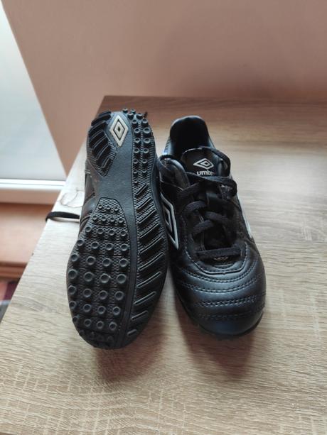 Kopačky na umelý trávnik, 32