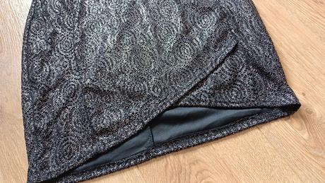 Kokteilove saty s medenym odleskom, 38