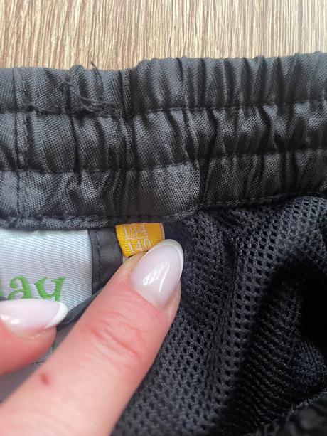 Nohavice do dažďa, 140