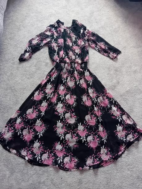 Šifónové šaty, 42