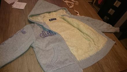 Hrubá sivá mikina, 116