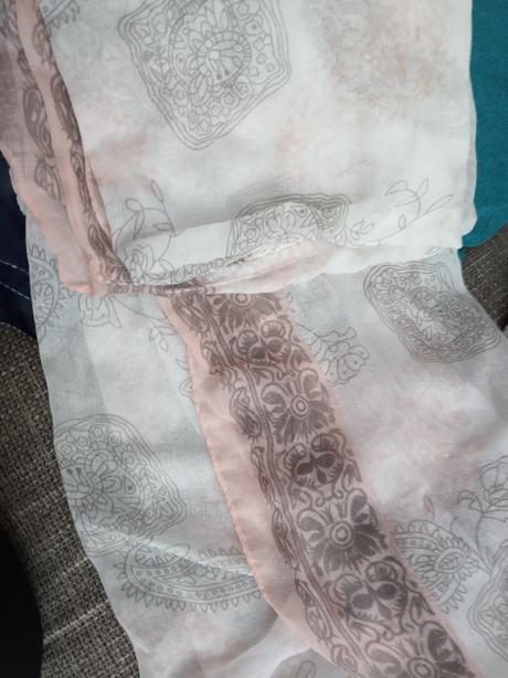 Rôzne šatky, house