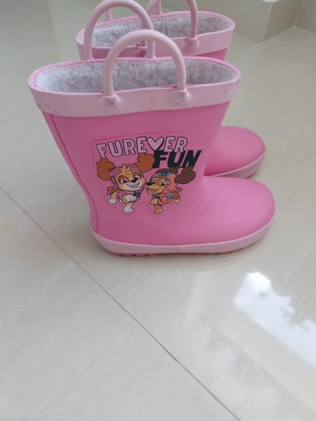 Gumáky, 27