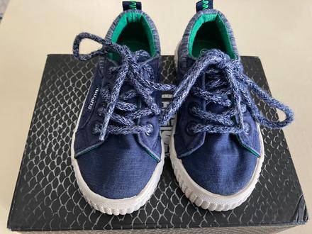 Plátené tenisky, 23