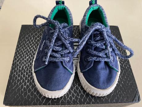 Plátené tenisky, 23