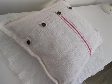 Vankúše menšie , vačšie, podlhovasté,, 