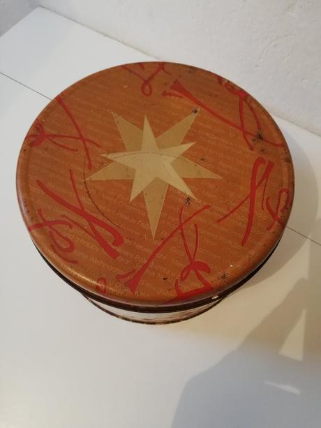 Staršia vianočná plechovka, 