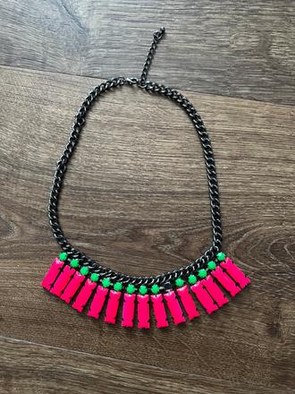 Krikľavý náhrdelník, 