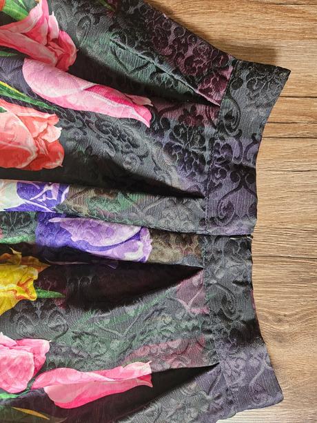 Dámska elegantná sukňa, m