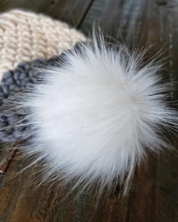 Kožušinový brmbolec č.15,