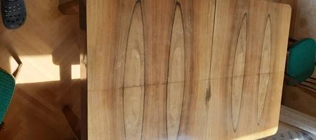 Masívny stôl, 