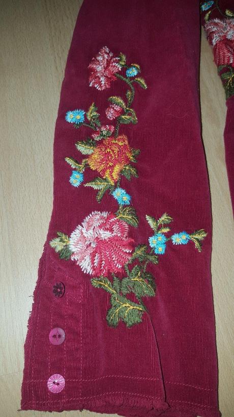 Menčestrové sako s výšivkou l, l