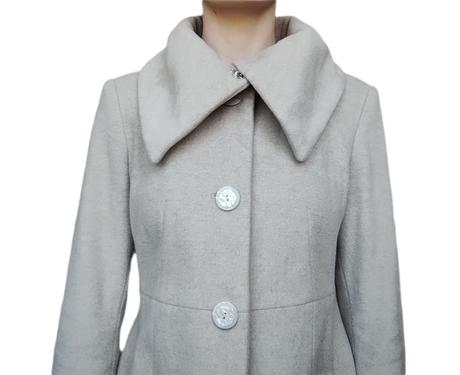 Romantický kabát v strihu do a, s