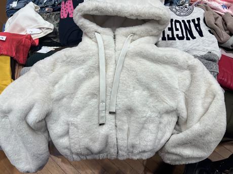 Málo nosená kožušinová bundička do pása, bershka,xs