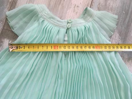 Mentolové šaty, 74