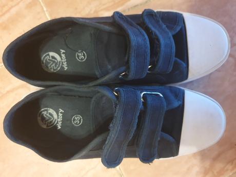 Tmavomodré plátenky, victory,35